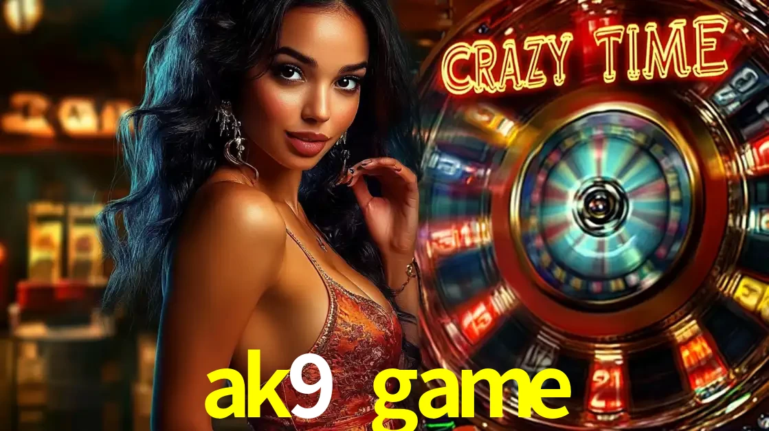 Mulher elegante ao lado da vibrante roda da fortuna do jogo de cassino ao vivo Crazy Time, um dos game shows mais populares e cheios de prêmios do ak9 game.